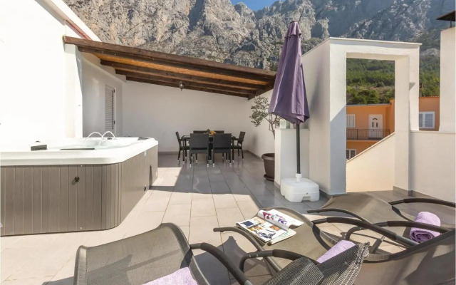 Two-Bedroom Apartment with Sea View in Makarska