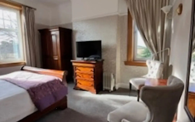 Pinewood Country House