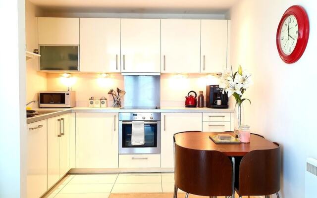 Airy 2 Bed 2 Bathroom With Balcony
