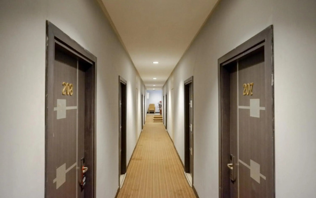 RedDoorz Plus near Hotel Benua Kendari