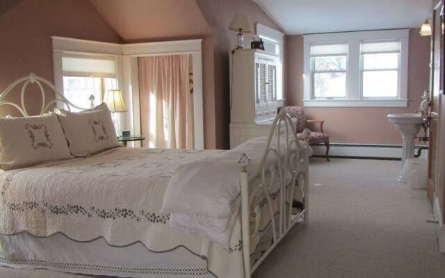 The Trumbull House Bed and Breakfast
