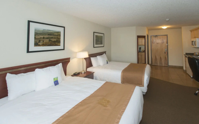Lakeview Inns & Suites - Fort Nelson