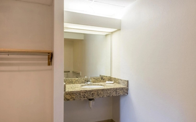 Motel 6 Pooler, GA - Savannah Airport