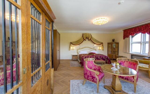 Schloss Mönchstein Hotel