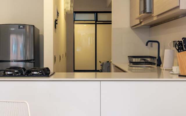 w Lovely 2BR w Balcony n AC in Laureles