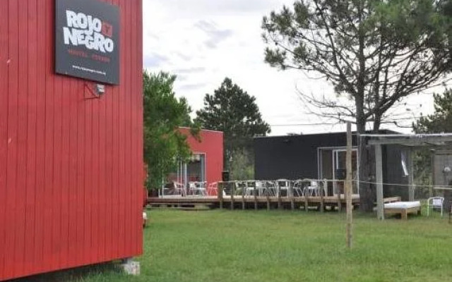 Rojo y Negro Hostel - Posada