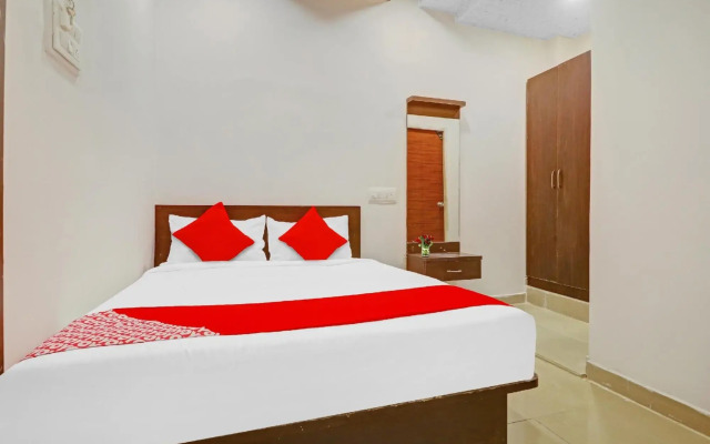 OYOFlagship 80467H Hotel R Square