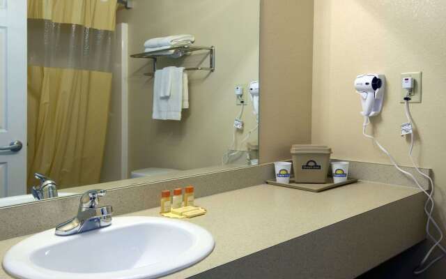 Days Inn by Wyndham Centre