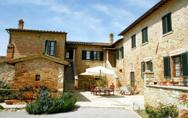 Vintage Farmhouse with Pool in Asciano