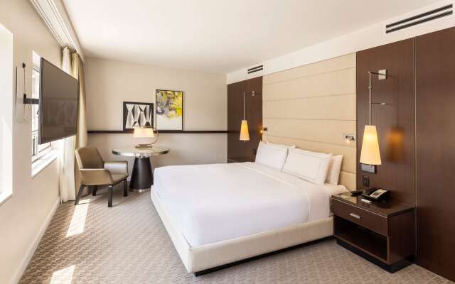 The Statler Dallas Curio Collection By Hilton