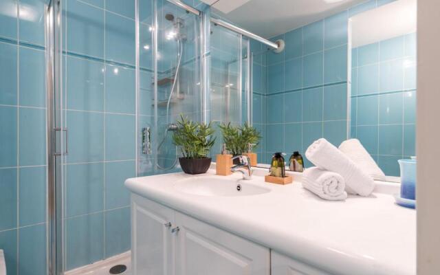 Nice 1 Bedroom downtown Carré d'Or with garage