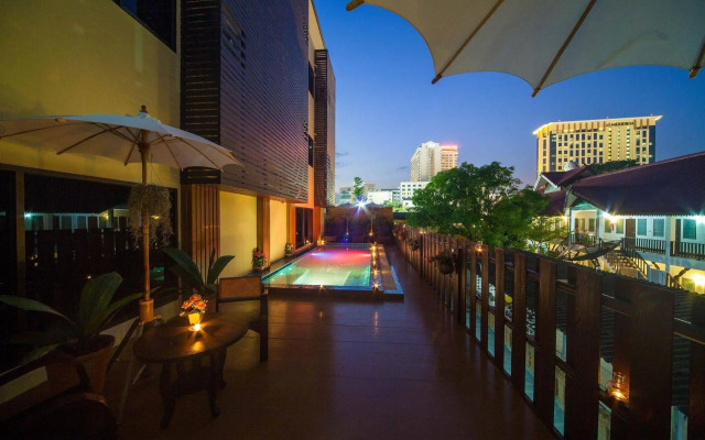 CM Night Bazaar Boutique Hotel