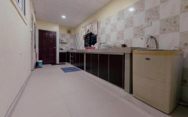 Umaira Meru Raya Homestay