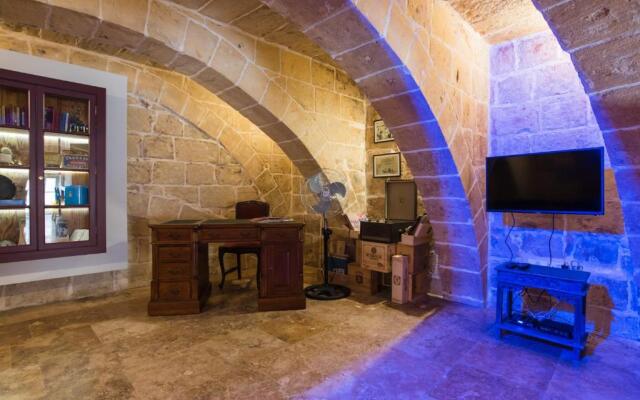 1 Bedroom Heritage Apartment