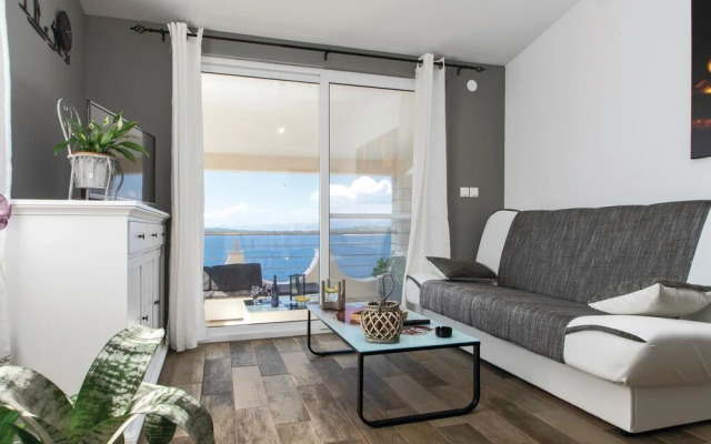 Beautiful Home in Vela Luka With 2 Bedrooms and Jacuzzi