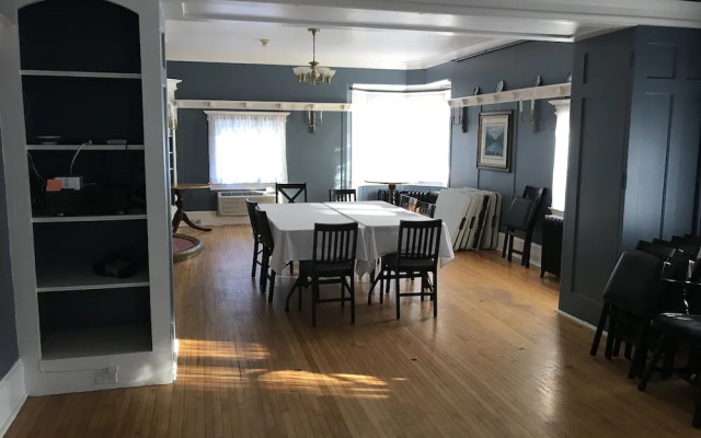 Leaside Manor by The Leaside Group