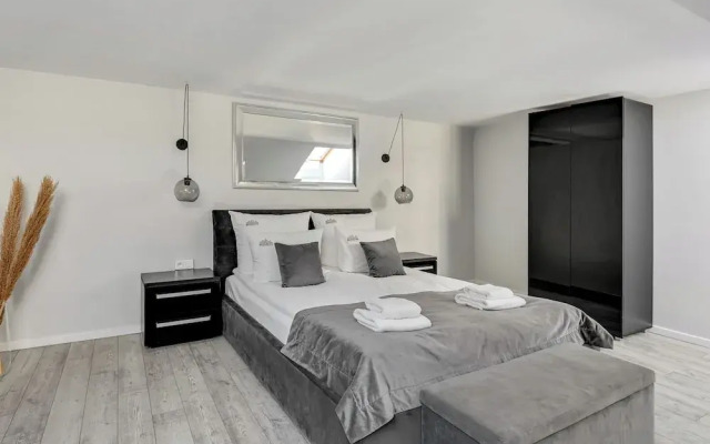 Waterlane Riverside SPA, Pool & Gym by Downtown Apartments