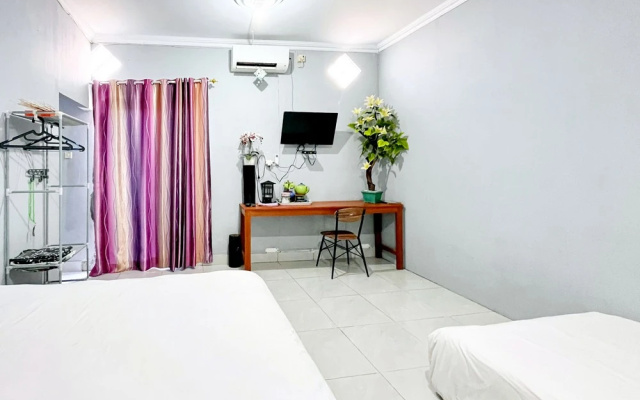 Q-Five Guest House YIA Kulon Progo Mitra RedDoorz – Guest Rooms – Sindutan
