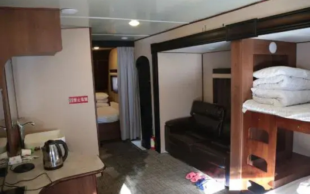 Zhongyang RV Hotel