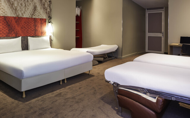 Ibis Paris Canal Saint Martin