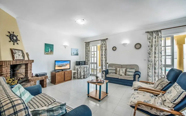 Villa Arines