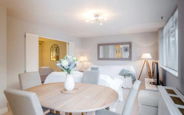 Putney Court - 1 Bed Apartment by BaseToGo