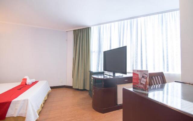 RedDoorz Plus Near Van Mieu Quoc Tu Giam