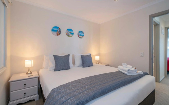 Crowsnest Apartments – Guest Rooms – Whitianga