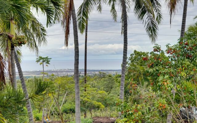 Breezy Kailua-kona Bungalow w/ Lanai & Ocean View!