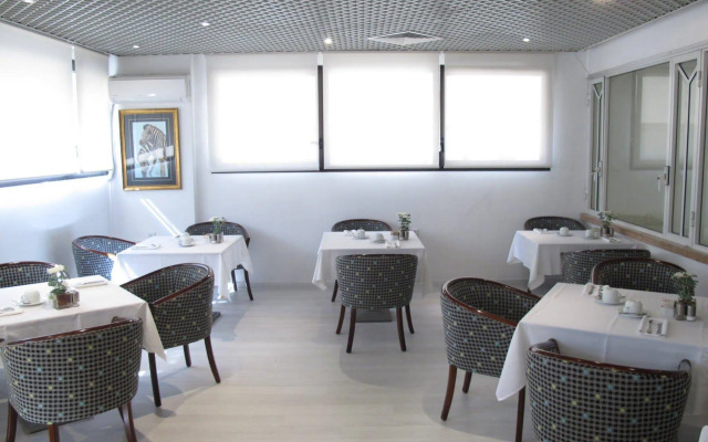 Best Western Regency Suites