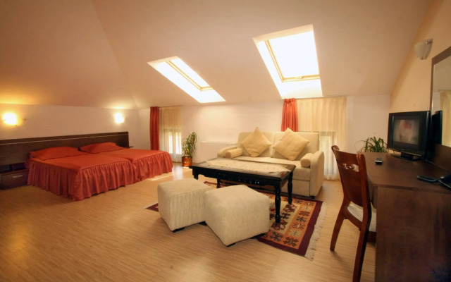 Alafrangite Hotel
