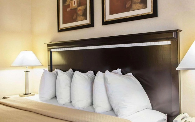 Quality Inn Aurora - Naperville Area