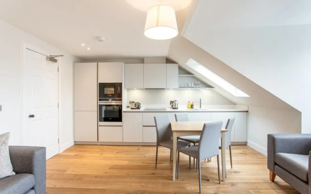 Quiet City Centre Spacious Apartment