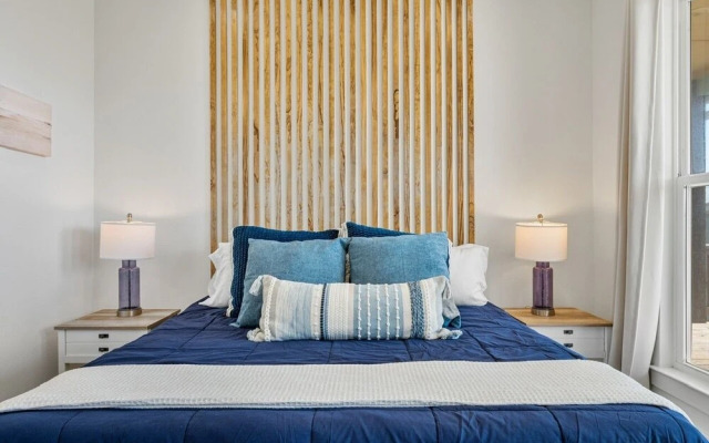 Tidewater 4 Bedroom Home by RedAwning