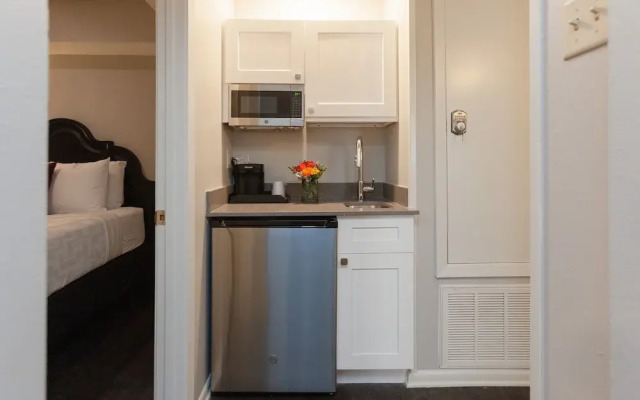 New Orleans Courtyard Hotel and Suites by the French Quarter