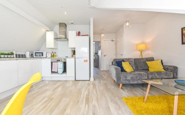 Wyndham Crescent- Stylish Apartment in Trendy Pontcanna