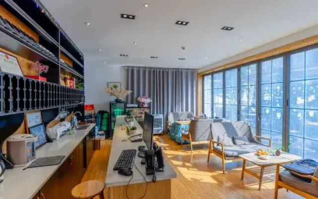Dongjiang Lake Simple Holiday Villa
