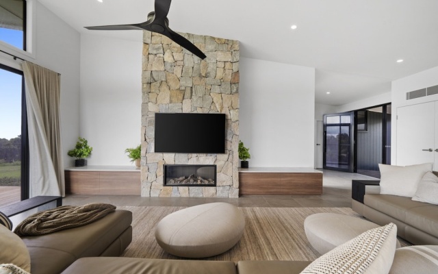 Scenic House With Private Yard & BBQ Area