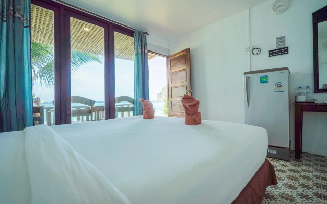 Phi Phi Cozy Seafront Resort