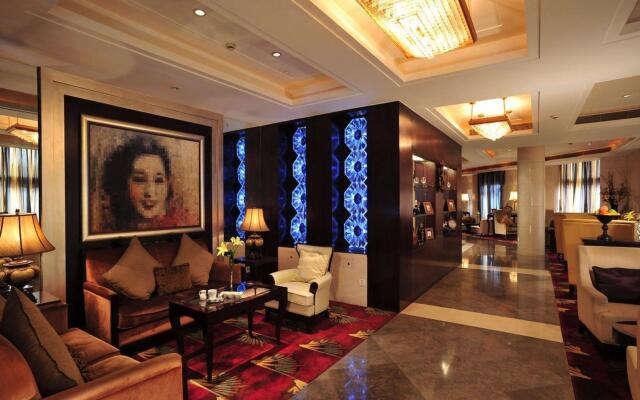Broadway Mansions Hotel - On the Bund