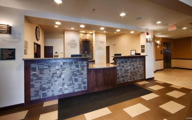 Green Mill Village Hotel & Suites, BWSC