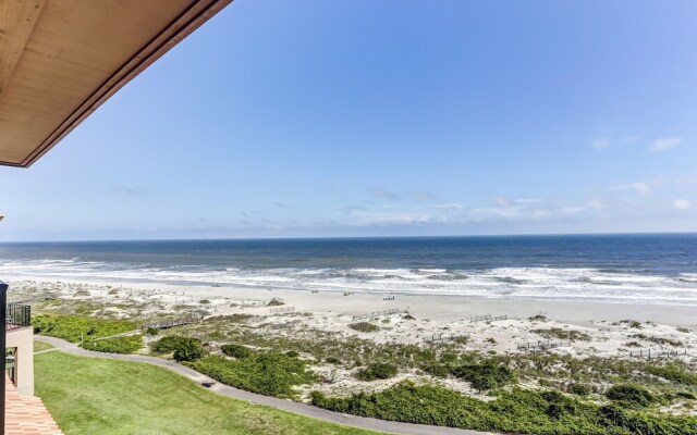 Spacious Oceanfront Penthouse Villa by RedAwning