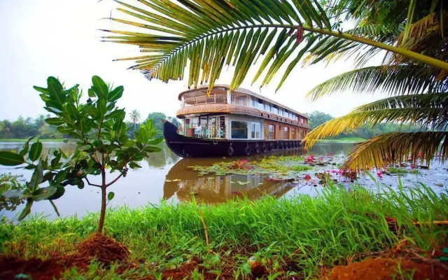 Whispering Waters Houseboat