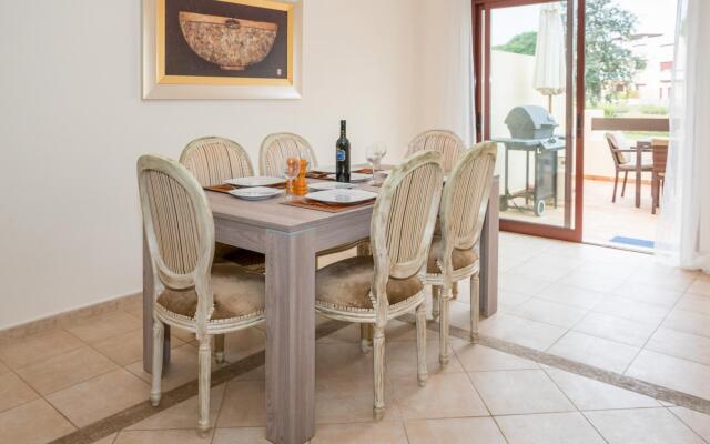 Traditional Townhouse in Vila Sol by Ideal Homes