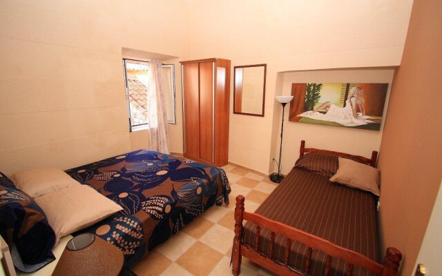 Miro Studio Apartments