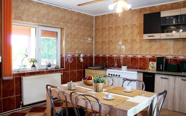 Collosal Apartment with Garden