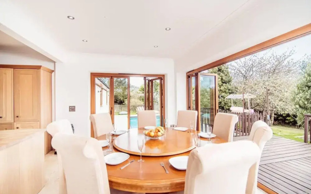Threeways Retreat With Heated Swimming Pool