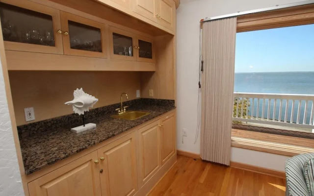 Sound Escape - 6 Br Home