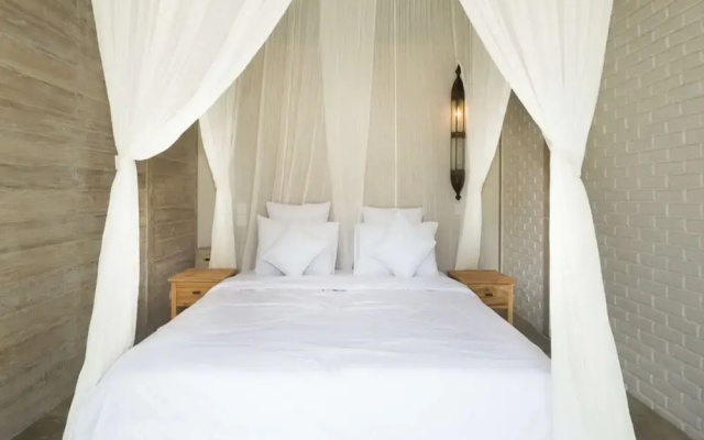 Luxury 4 Bedroom Villa With Private Pool, Bali Villa 2006