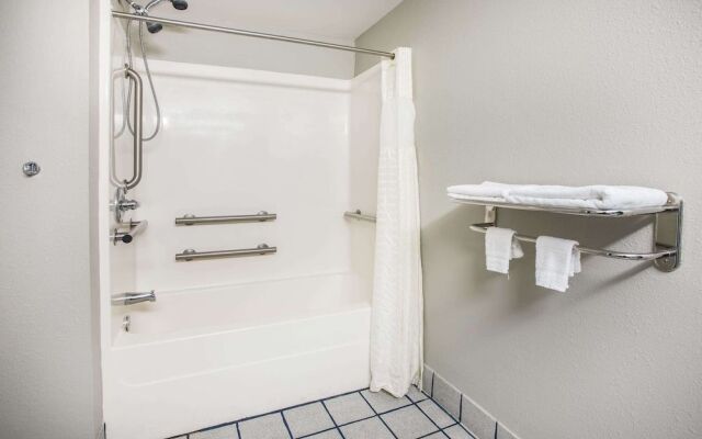 Days Inn & Suites by Wyndham Foley
